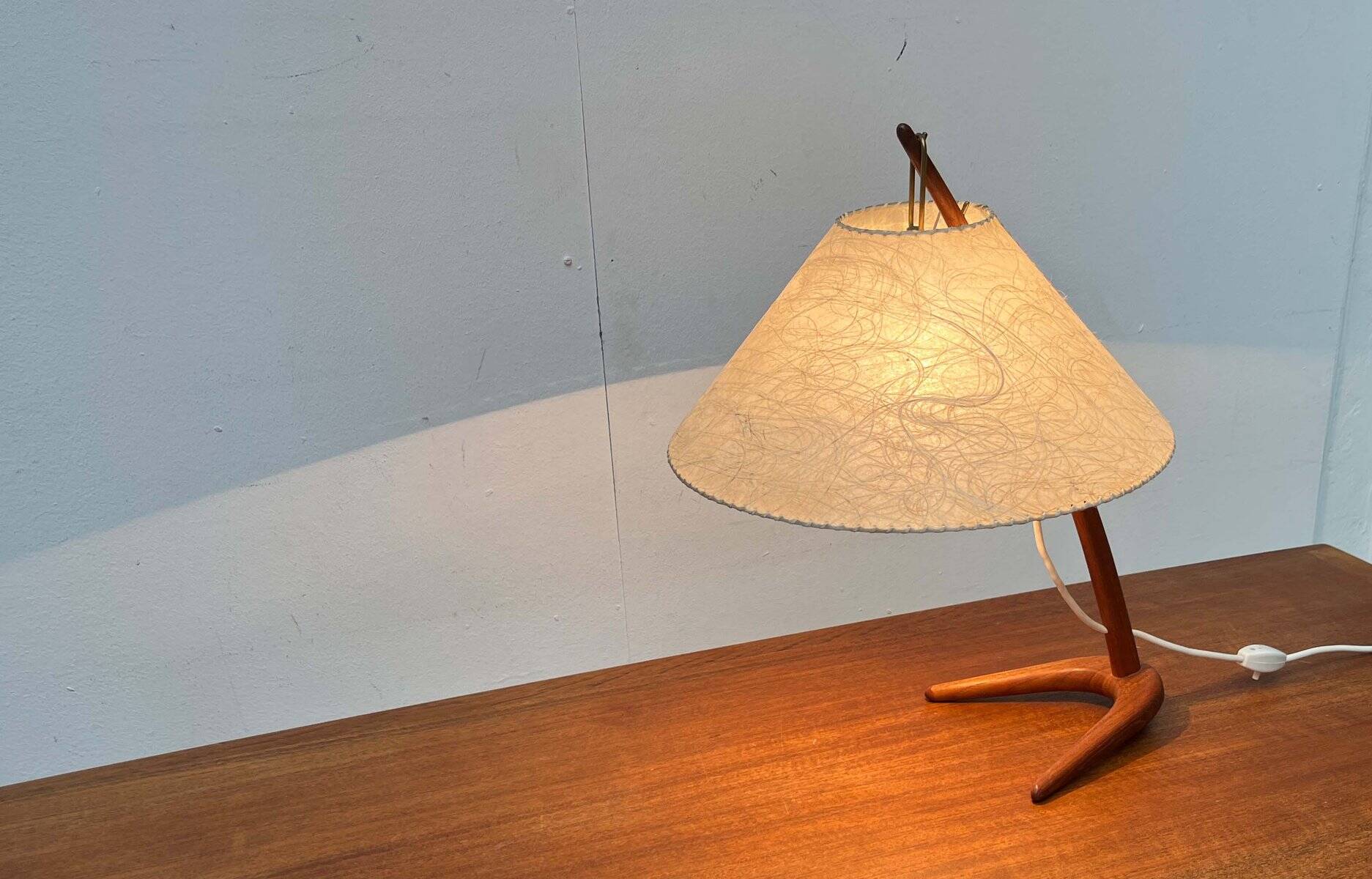 Dornstab table lamp in modern teak from the mid-century by A. Pöll for Kalmar, Vienna, 1950s.