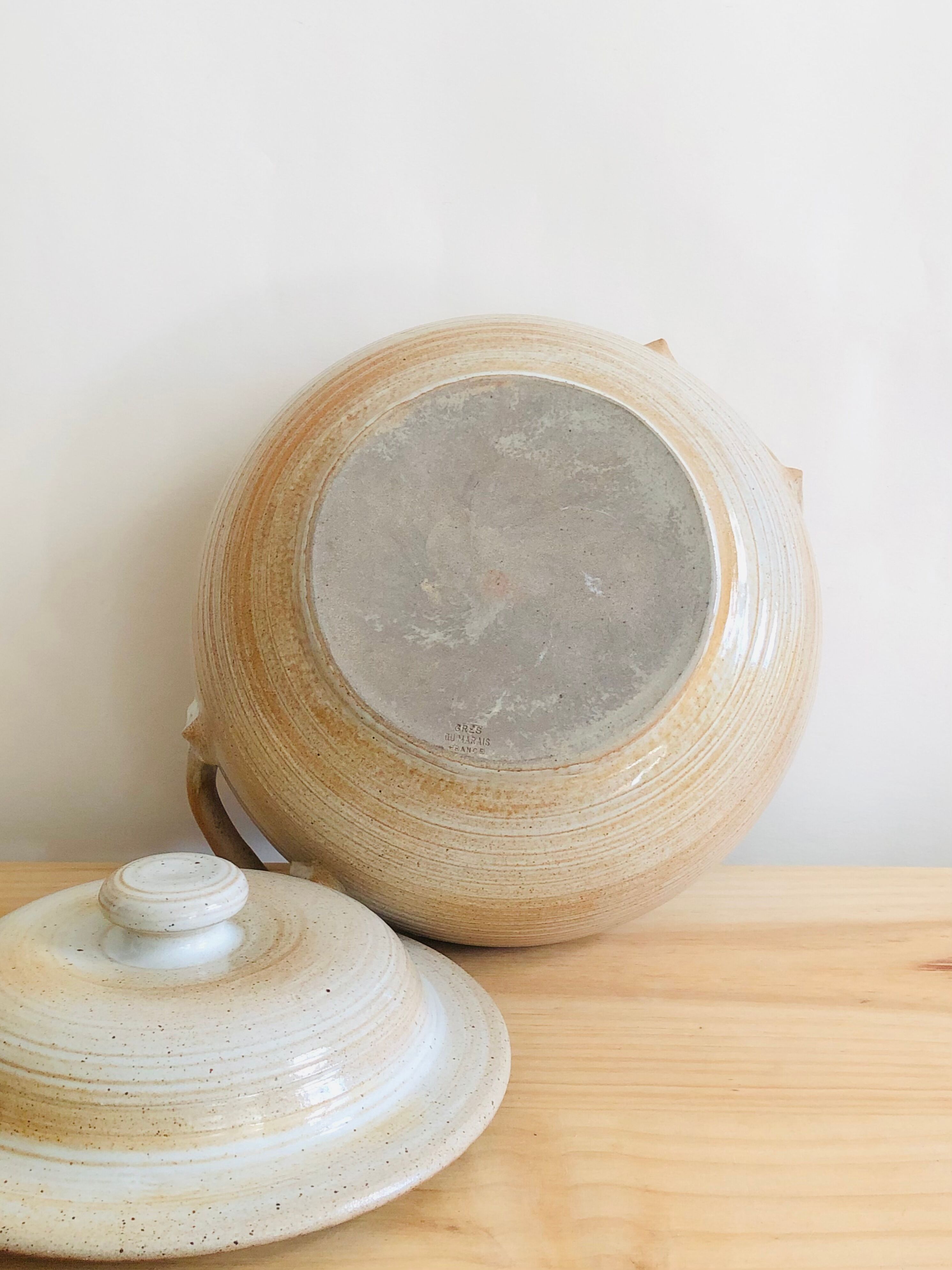 Vintage soup kitchen in Grès du Marais