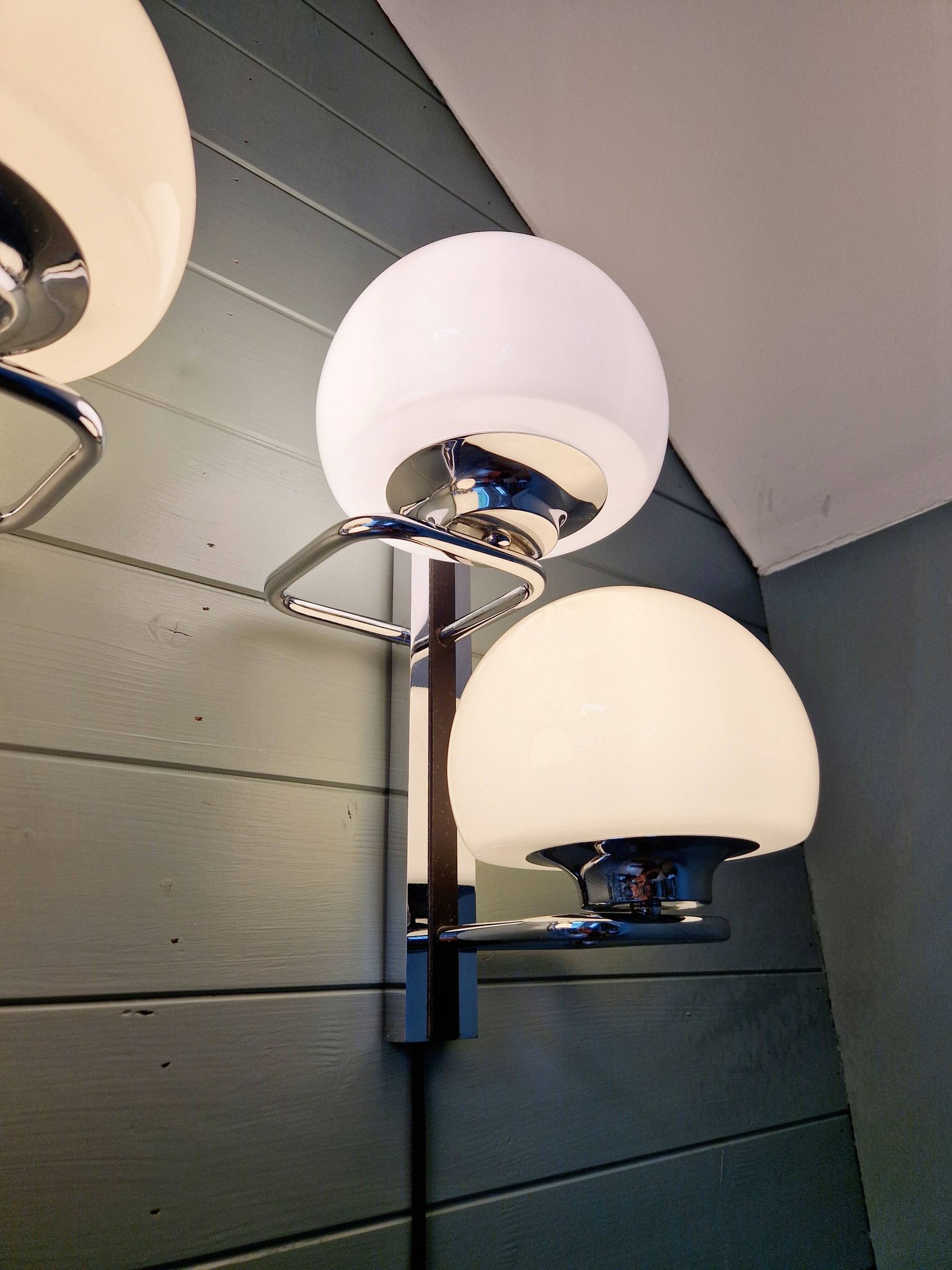 Pair of wall lights, G. Sciolari, in chrome metal and white opaline, 1970s