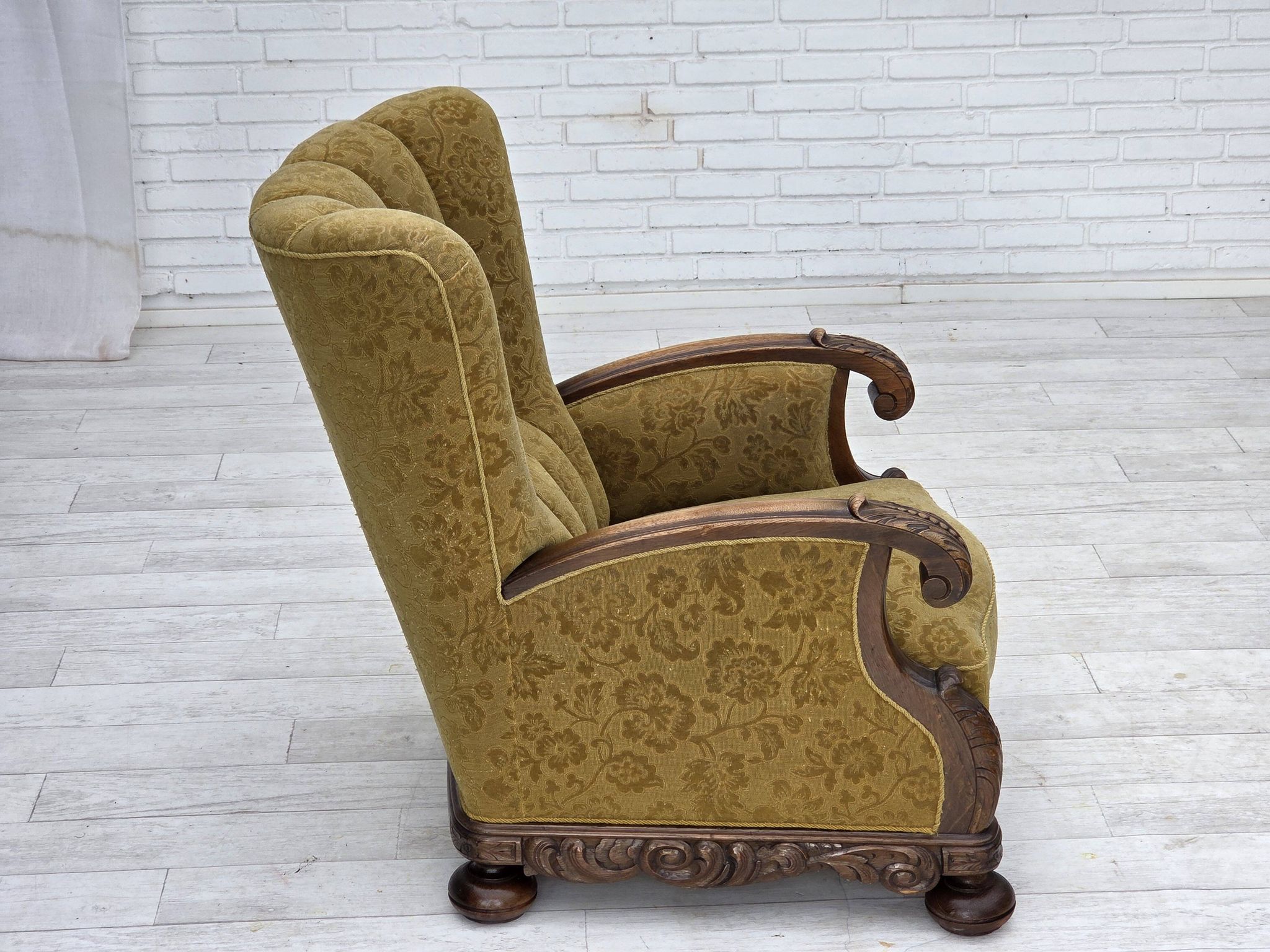 Fauteuil danois à dossier haut, années 1960, laine d'ameublement, bois de chêne massif.