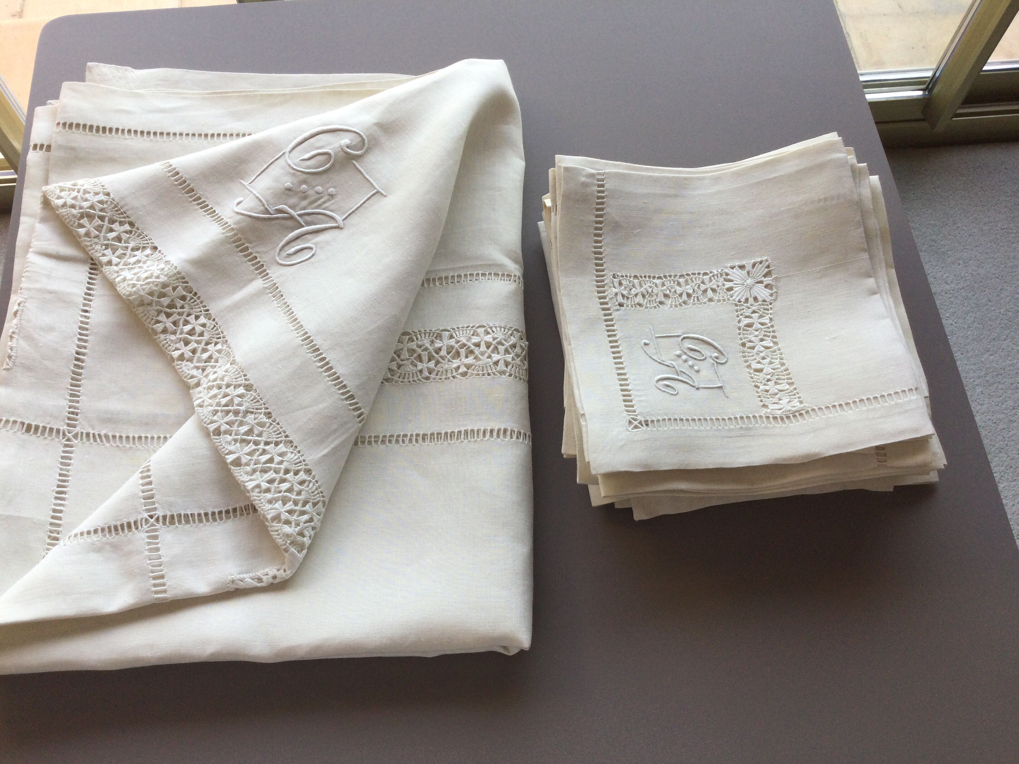 Old rectangular white-ecru tablecloth + its 12 matching towels