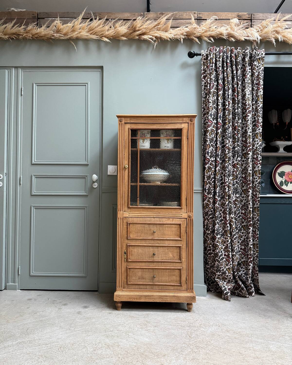 Renovated Parisian showcase