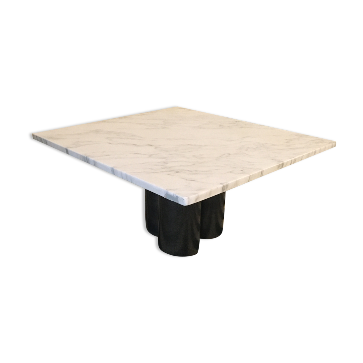Table basse marbre blanc et pieds acier