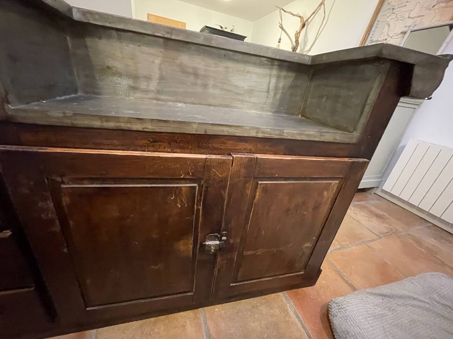 Tin bar counter from around 1920, approximately 1.70m.