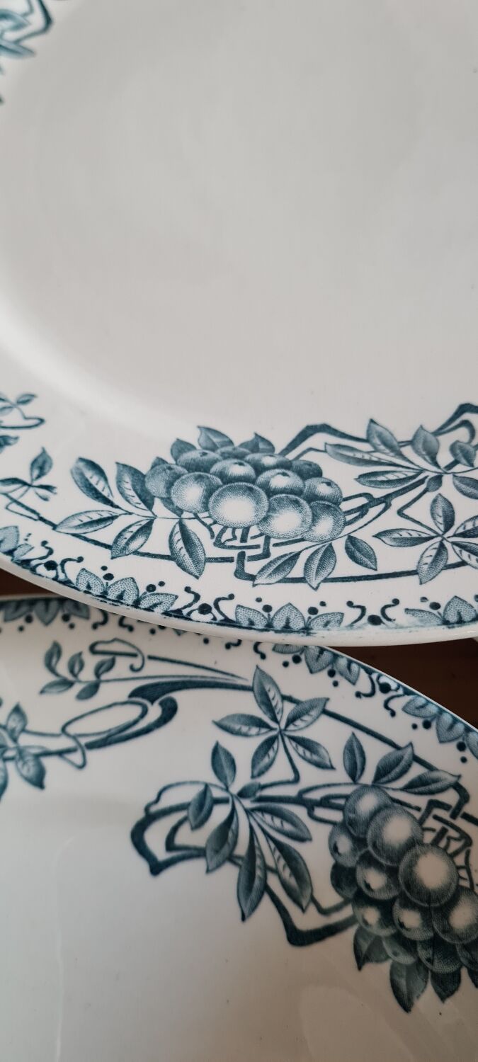 Set of 7 iron clay plates