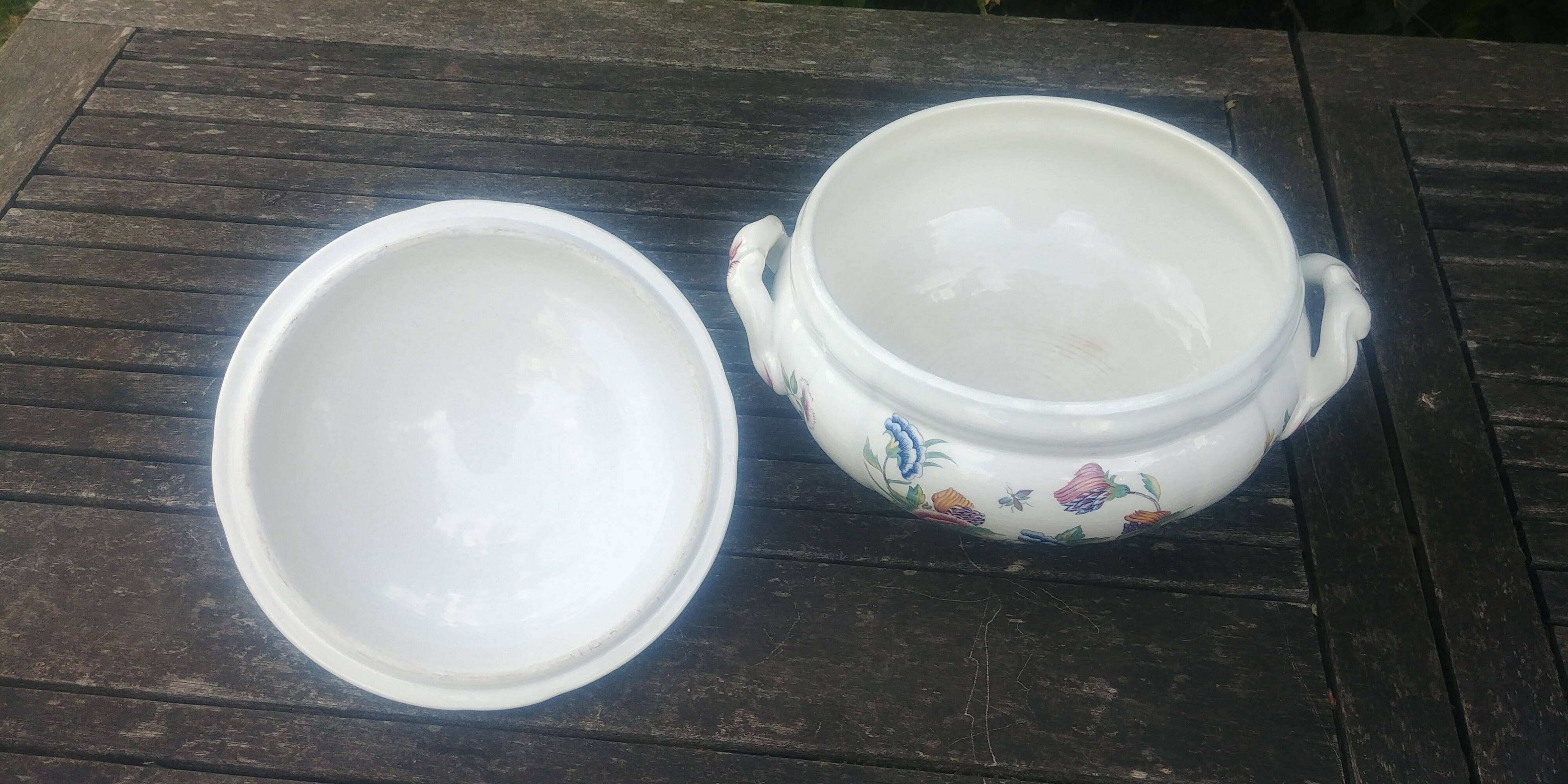 Large porcelain soup tureen from the Sarreguemines earthenware factory, Rouen model