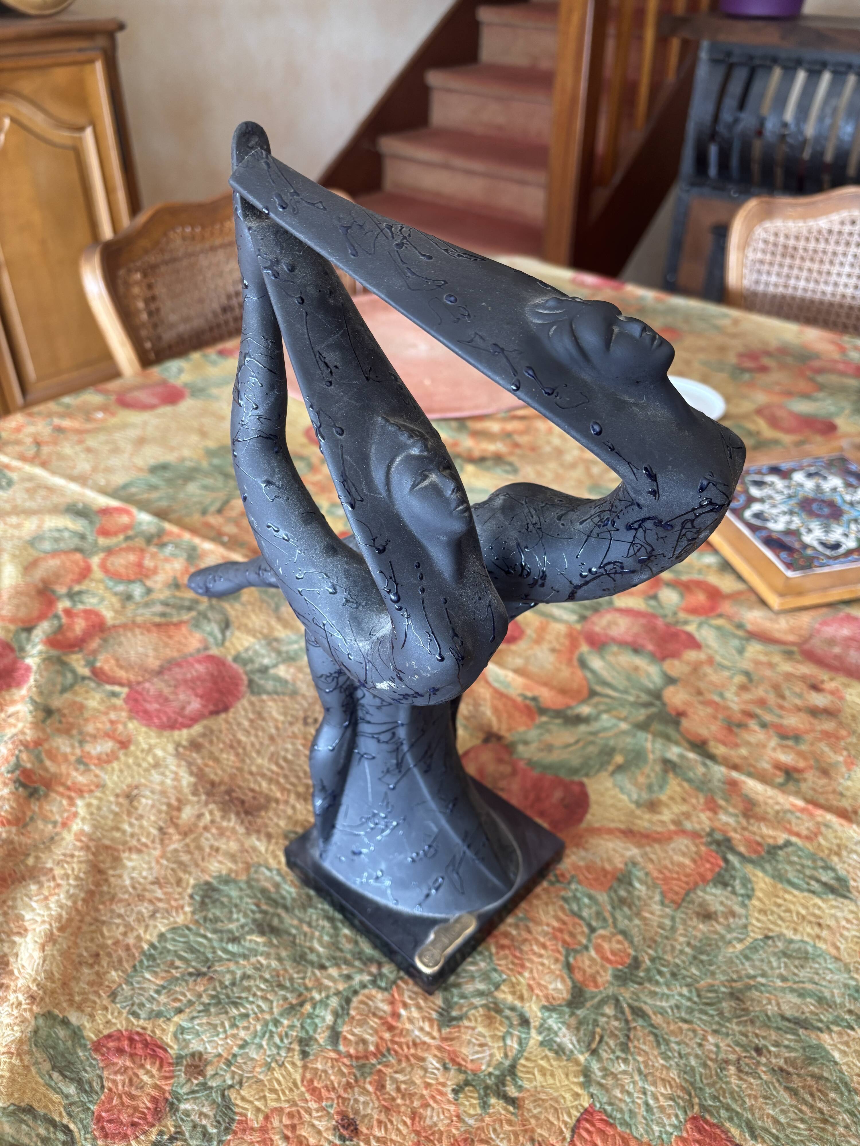 Sculpture / décoration de buffet, signé GALOS, nuances de noir