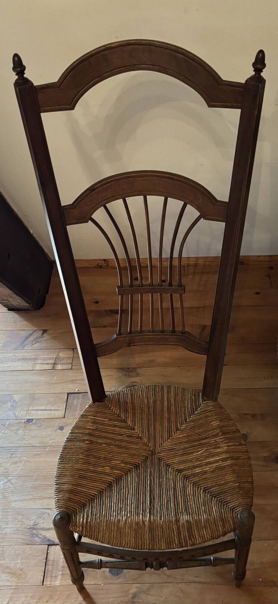 Antique nursing chair in wood and straw from Brittany (late 19th / early 20th century)