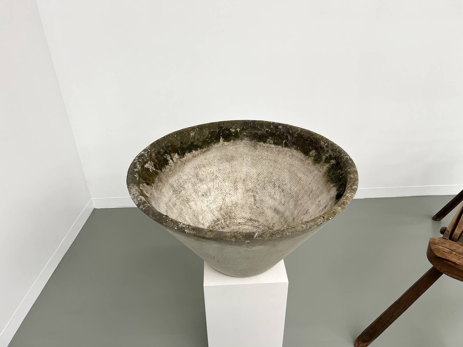 Large conical planter Eternit