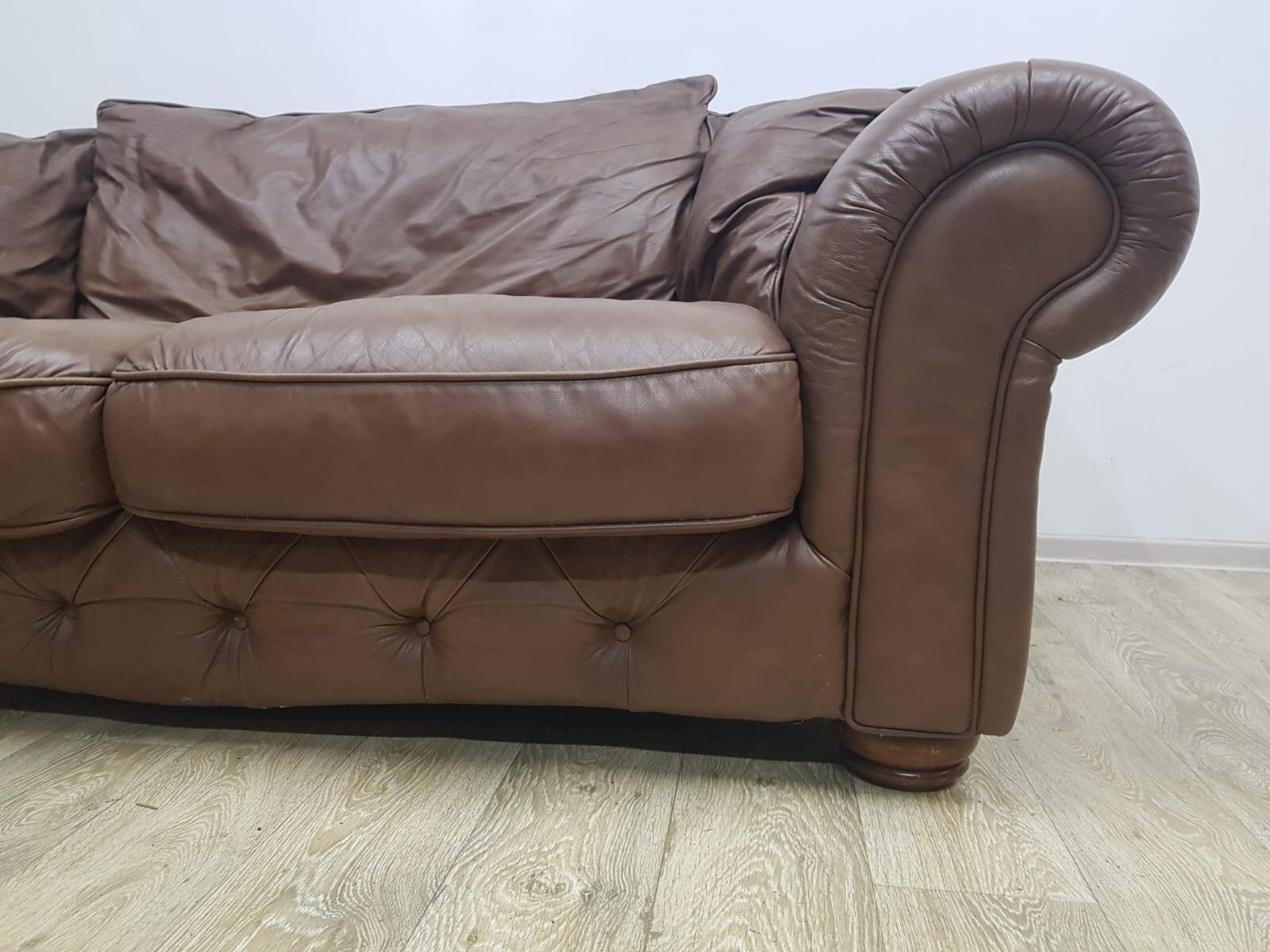 Mid-Century, Chesterfield sofa, natural leather