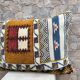 Housse de coussin vintage en kilim berbère : coussin en laine marocaine