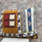 Vintage cushion cover in Berber kilim: Moroccan wool cushion.