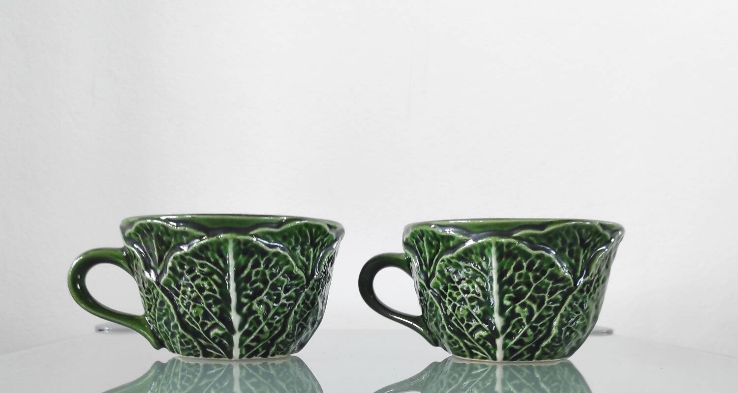 Paire de tasses en barbotine "Feuille de chou" - Caldas da Rainha