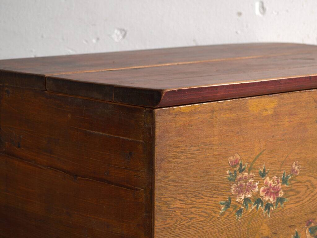 Antique Chinese chest with painted flowers in elm – China, circa 1900
