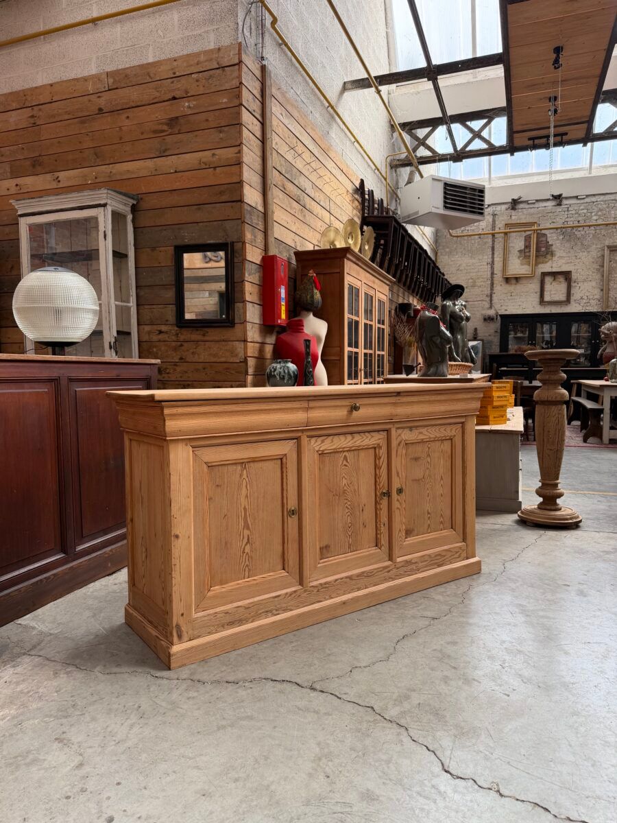 Three-door buffet from the early 20th century.