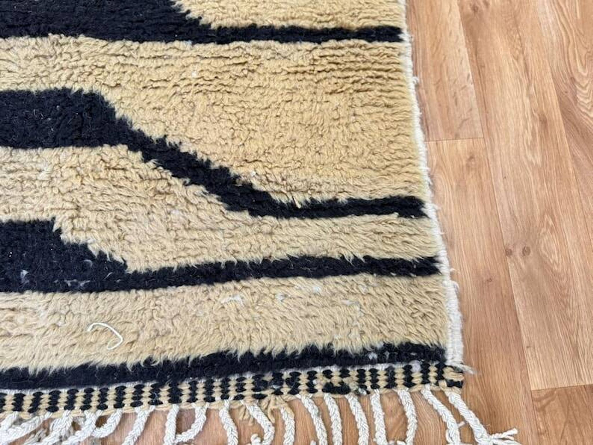Moroccan rug in natural wool 200cm x 300cm