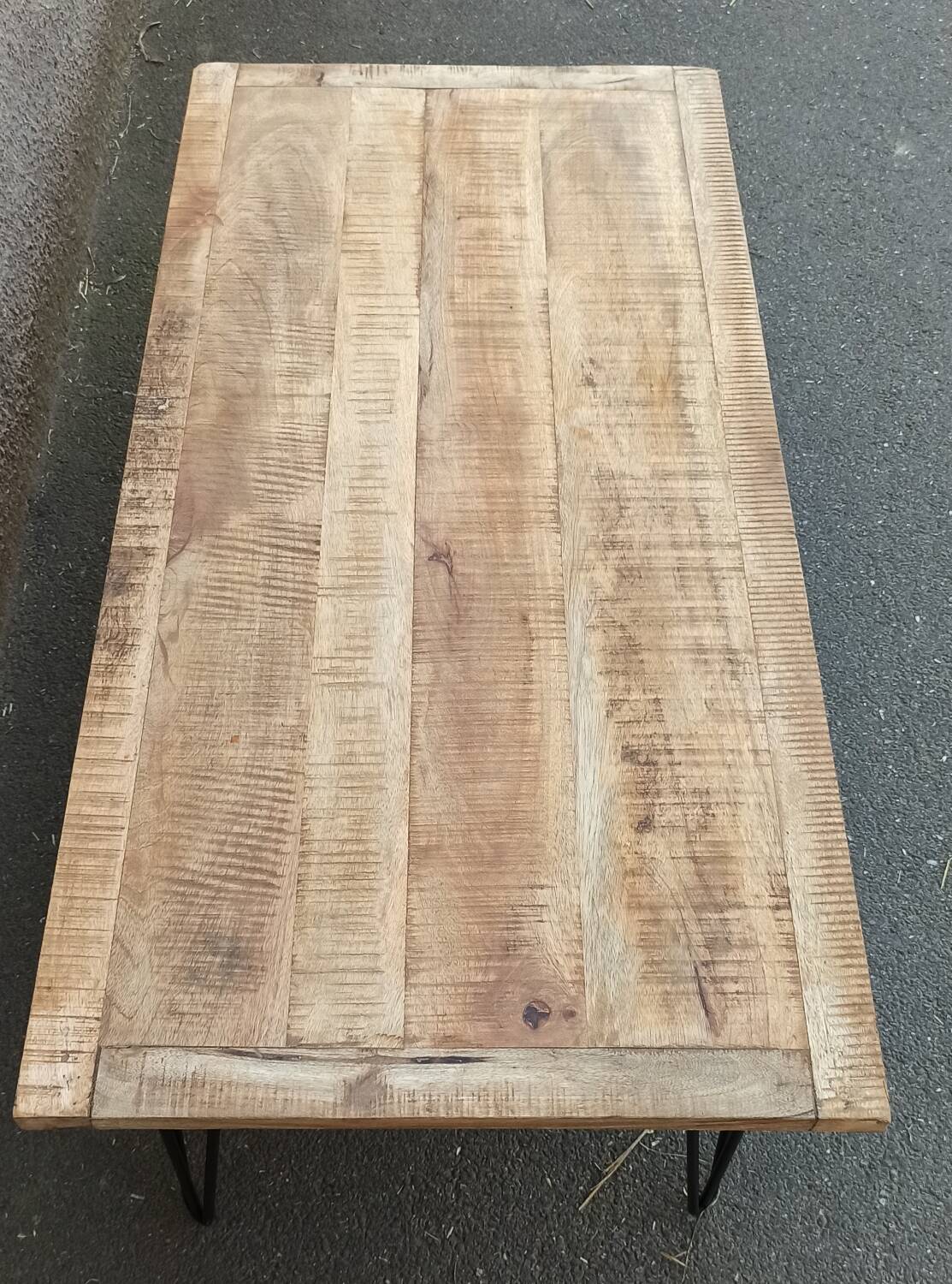 Wooden coffee table with pin legs