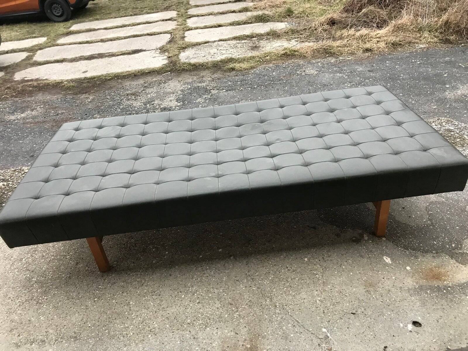 Green fabric chaise longue, Mid-Century style from the 1960s, 195×91 cm.