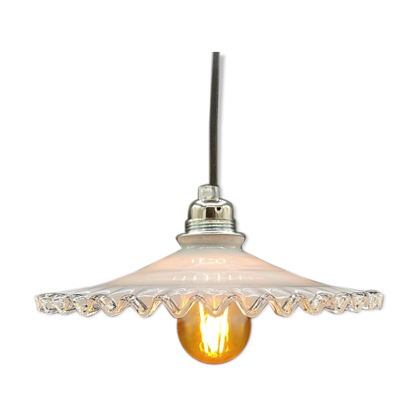 suspension in fluted Opaline