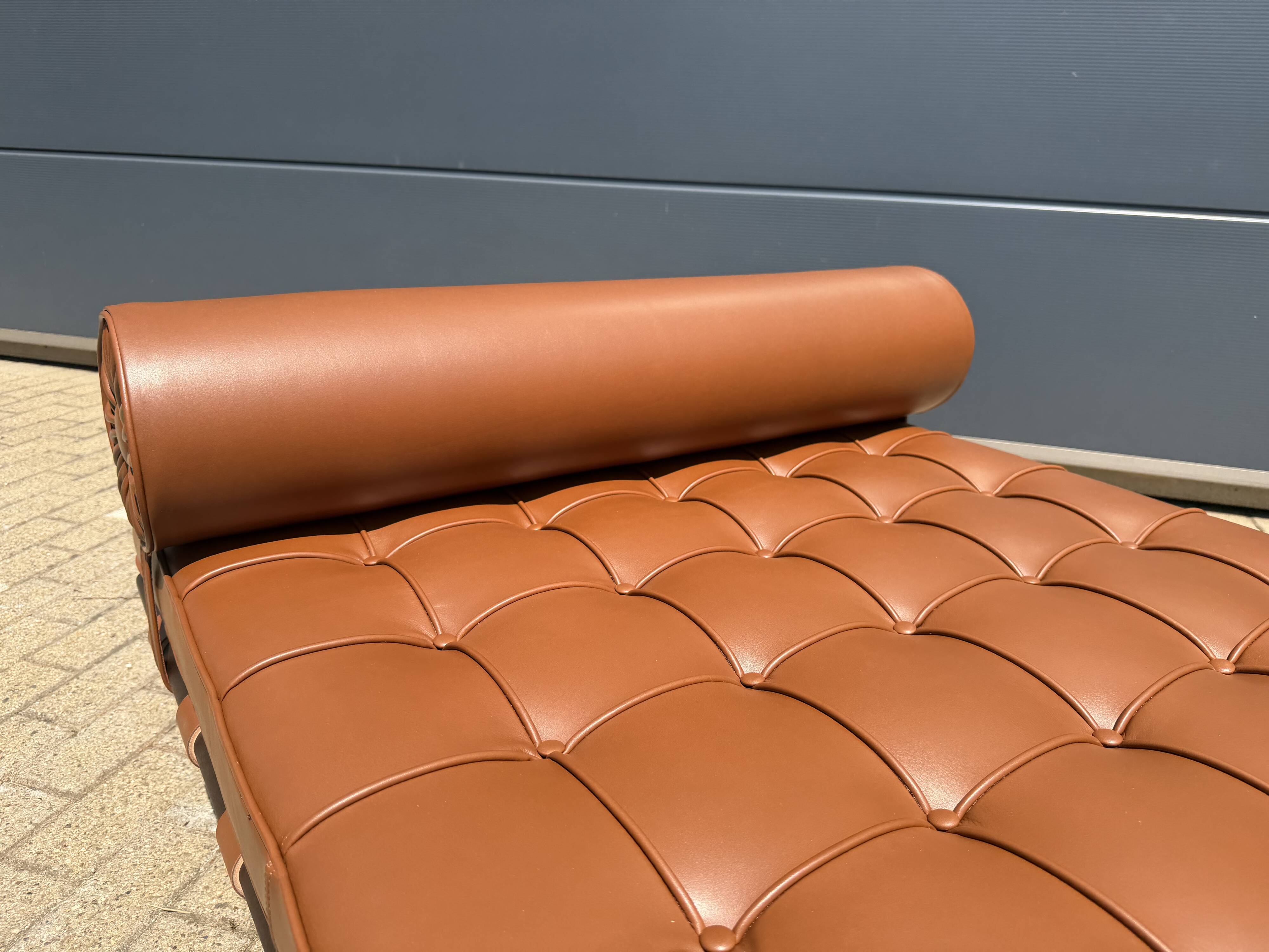 Knoll barcelona daybed mies van der rohe in cognac venezia leather, as new