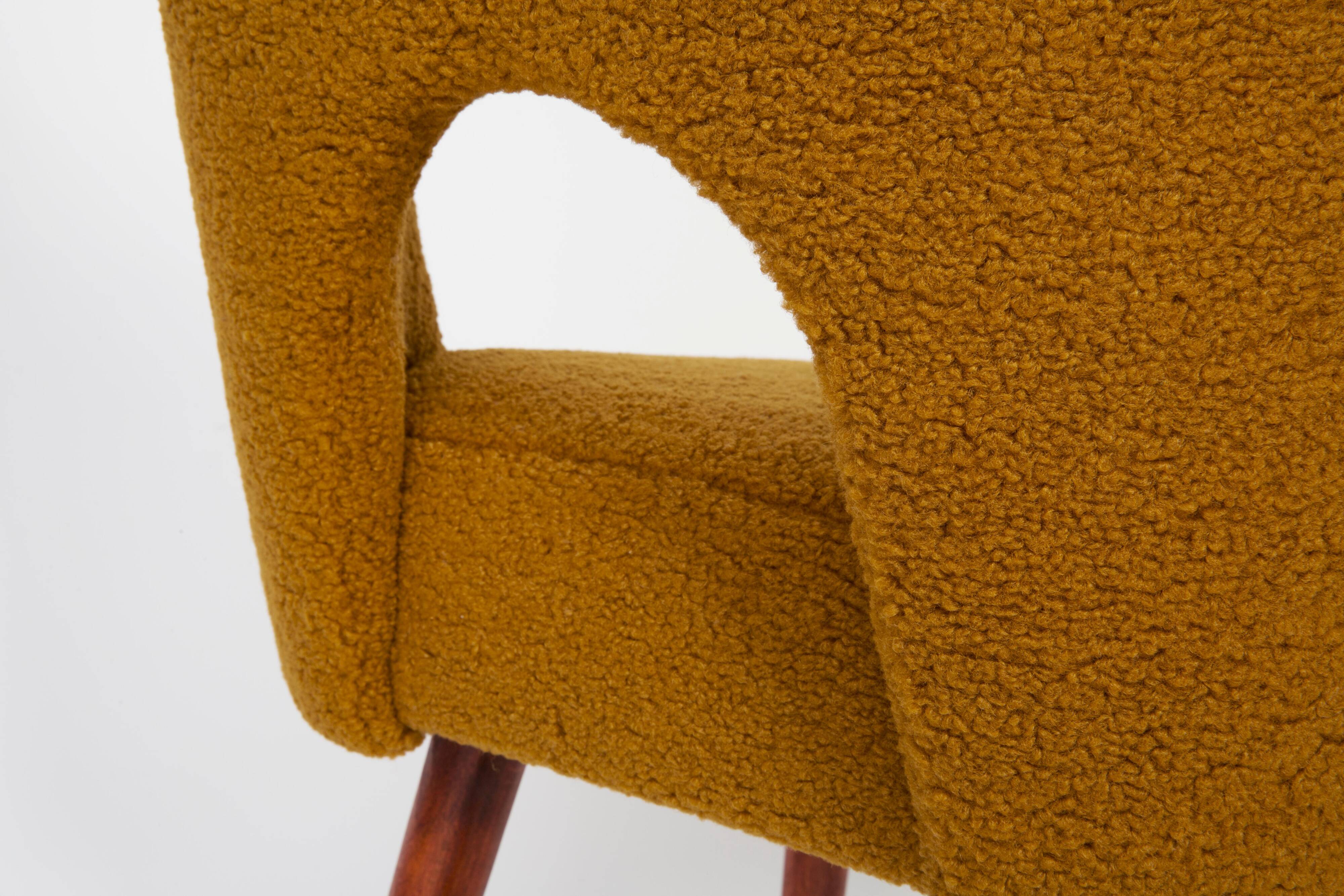 Chaise 'Shell' bouclé jaune ocre, années 1960
