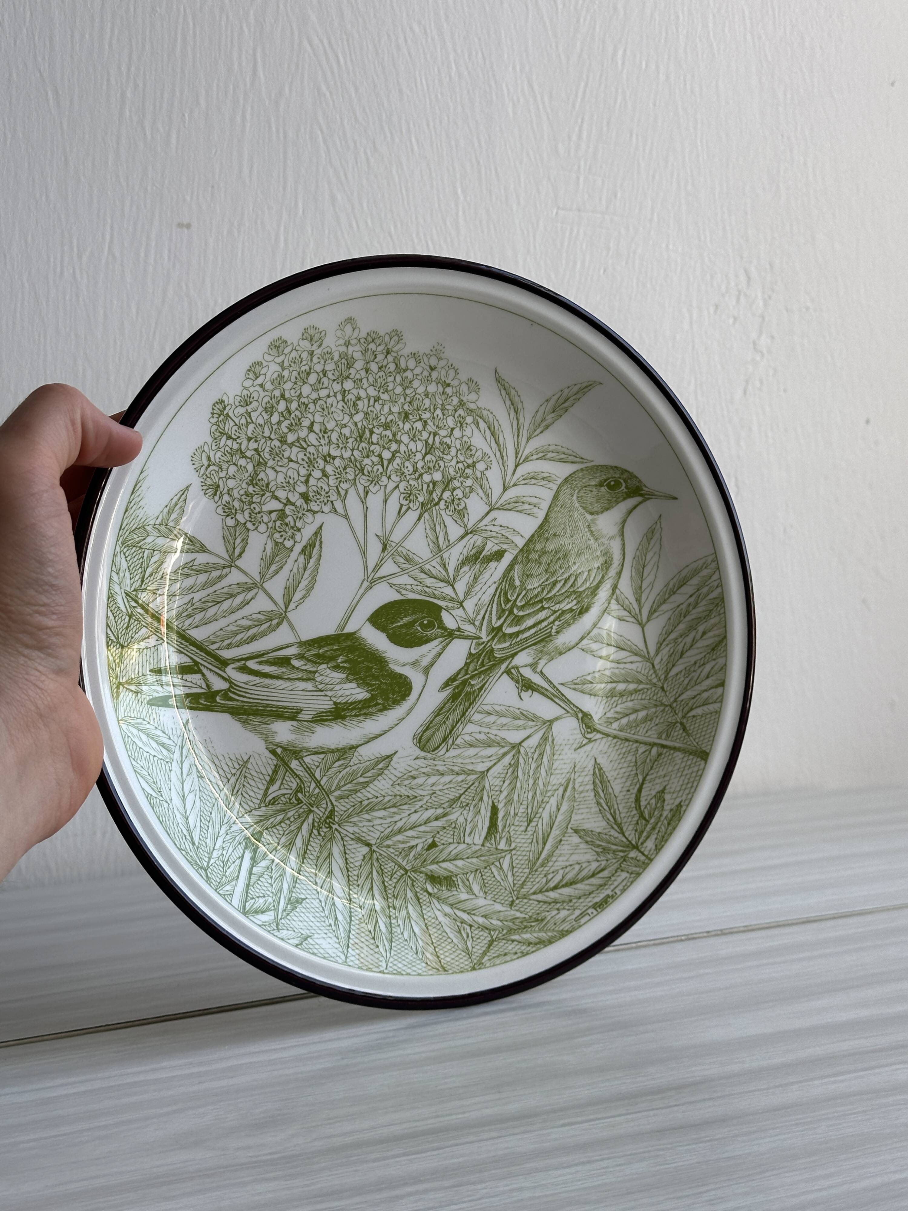 Green bird plate.