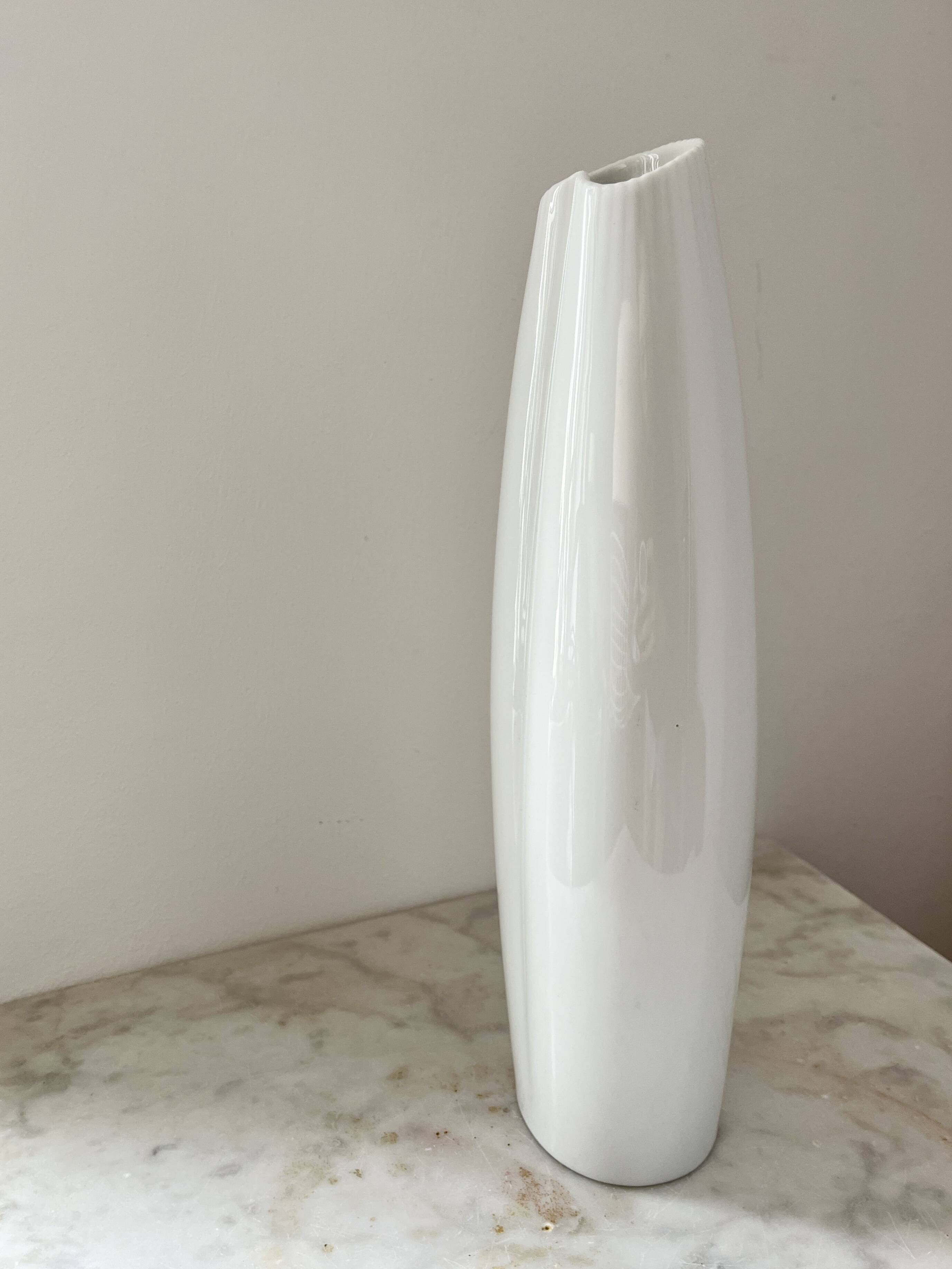 Vintage Tapio Wirkkala white ceramic Vase 2737 for Rosenthal Studio Line