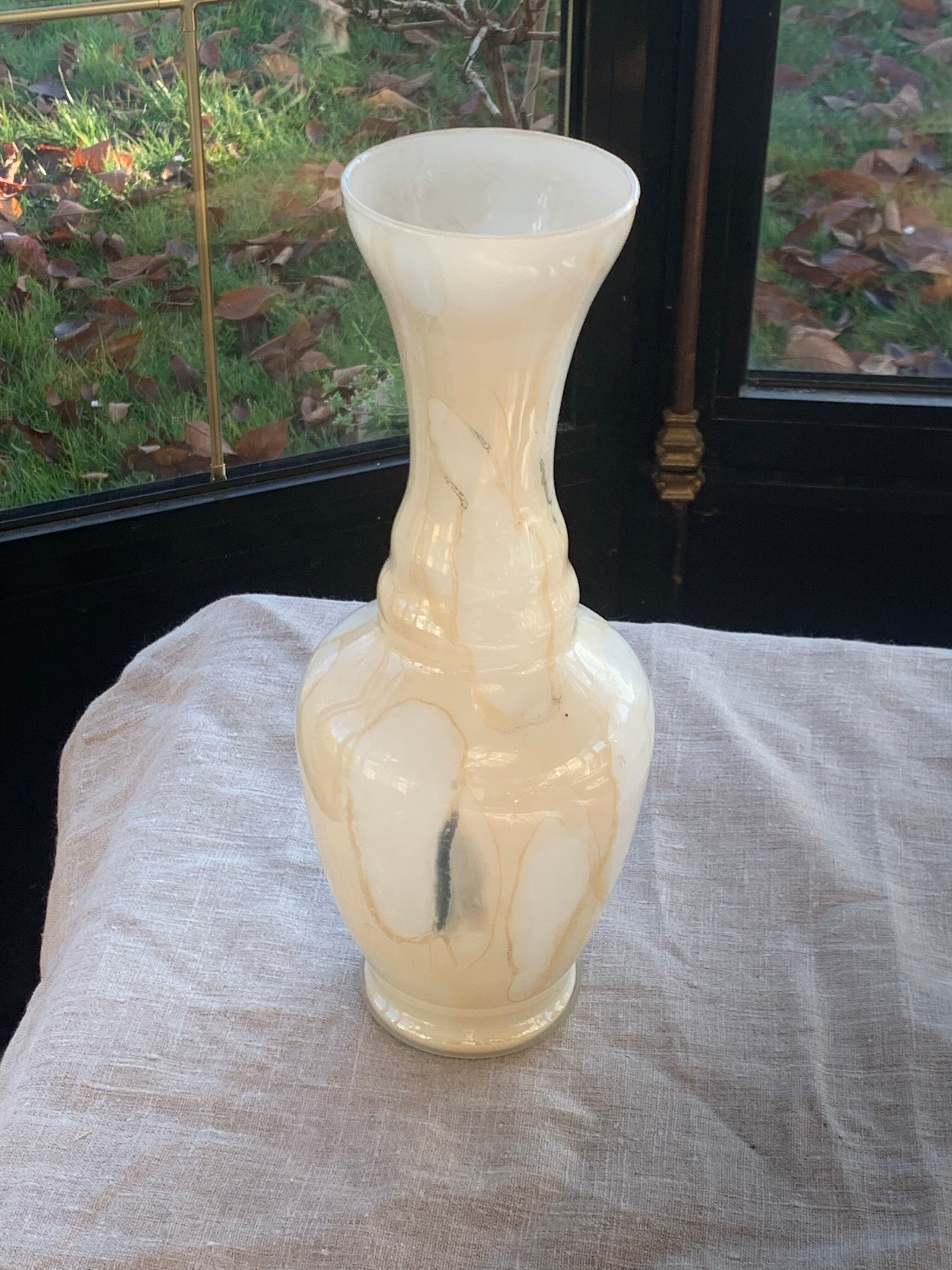 Beige opaline vase vintage marble effect