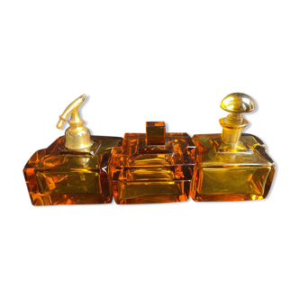 Non signé - Garniture de toilette - Cristal de couleur ambrée