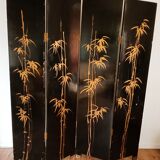 Lacquered screen with a horse pattern