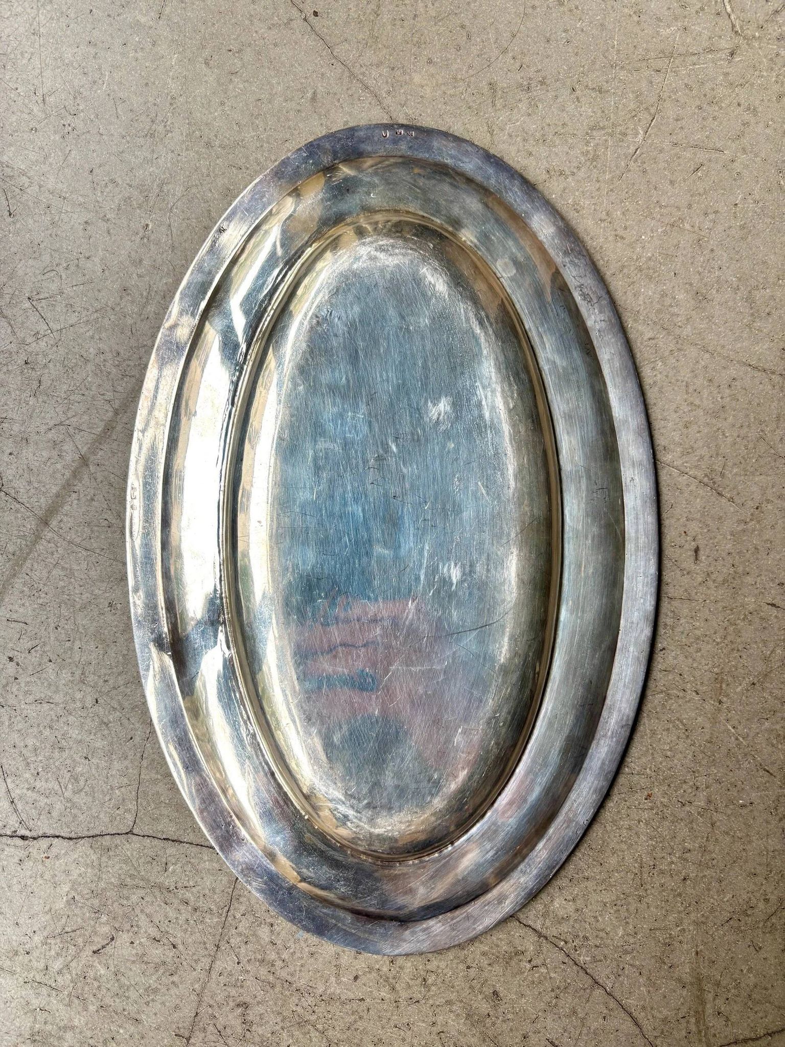 Plat ovale en métal argenté gravé "Restaurant Piccardi"