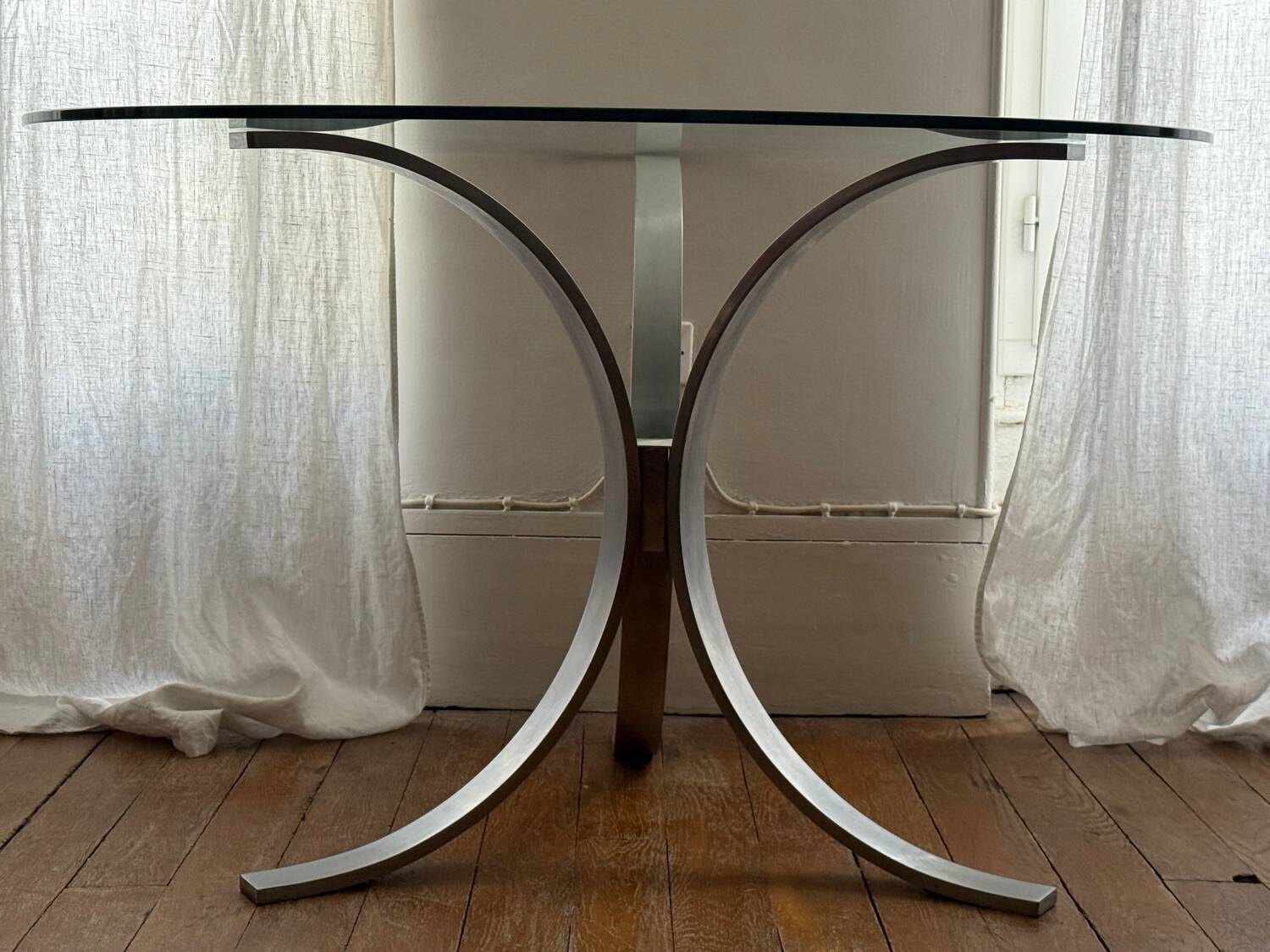 Table ronde en verre et acier, années 70