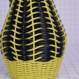 Bottle yellow and black scoubidou