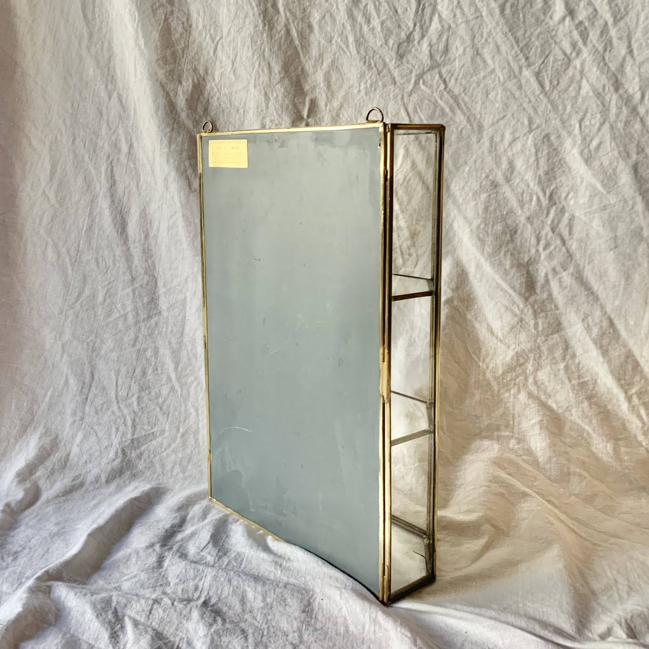 Small vintage display case in clear glass, mirrored glass and brass