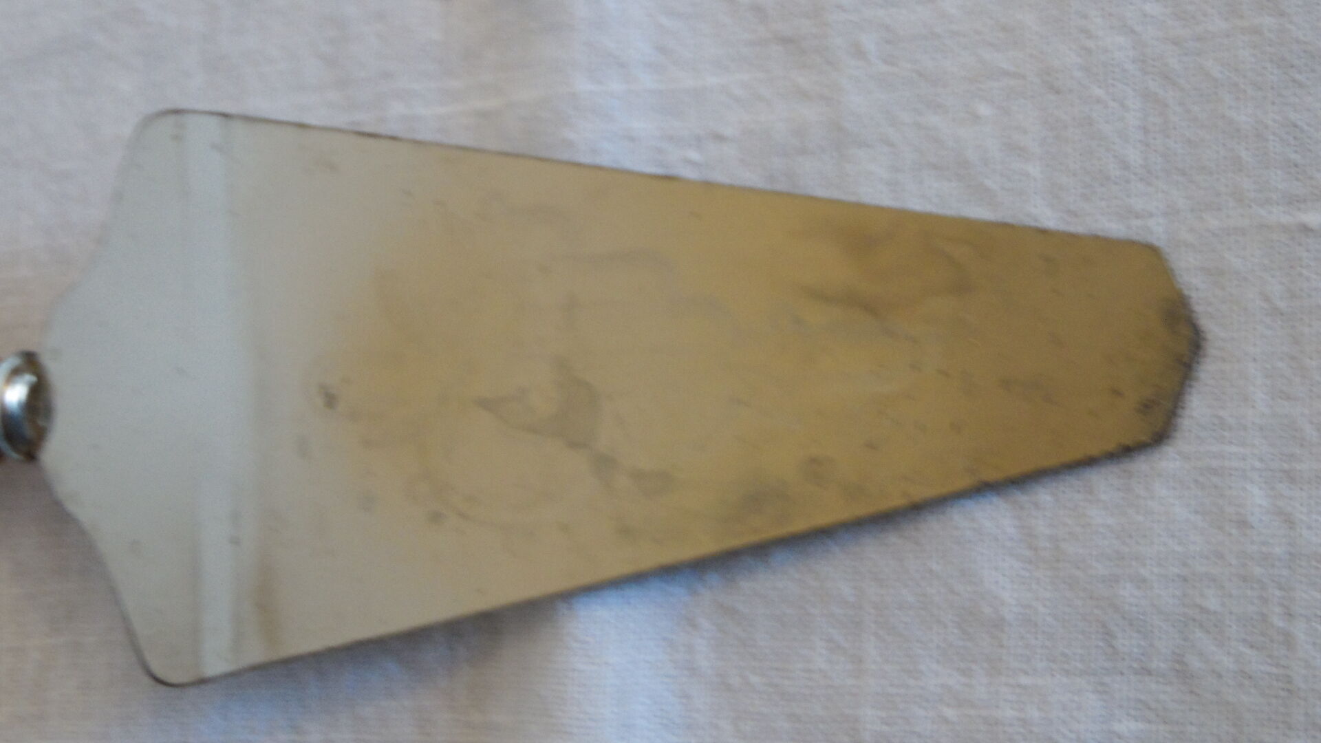 Bakelite handle pie shovel
