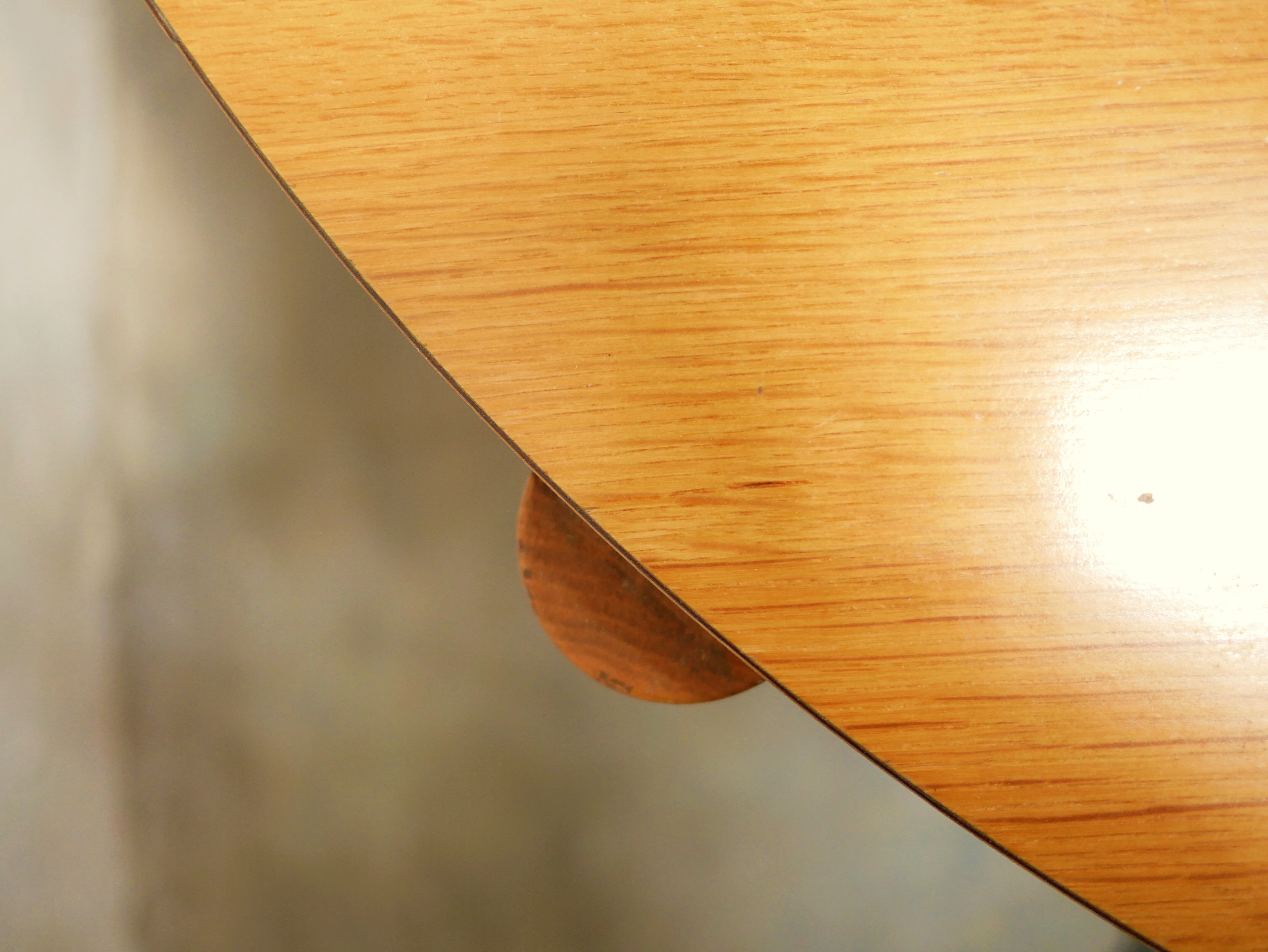 Vintage stretchy dining table