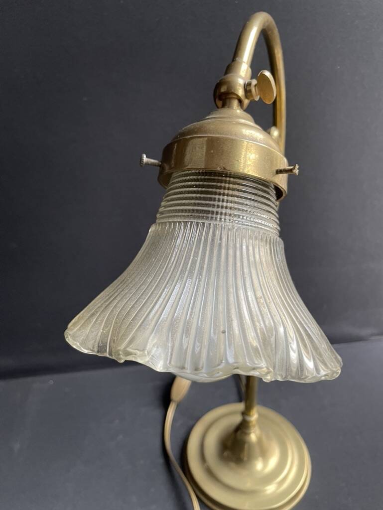 Lampe de table – Laiton doré et verre moulé