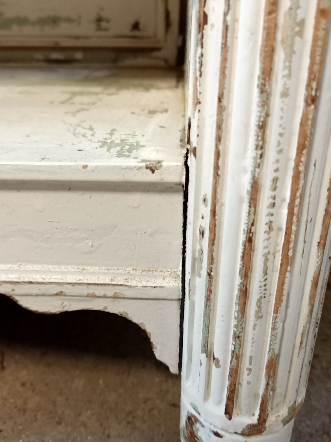 Patinated buffet service