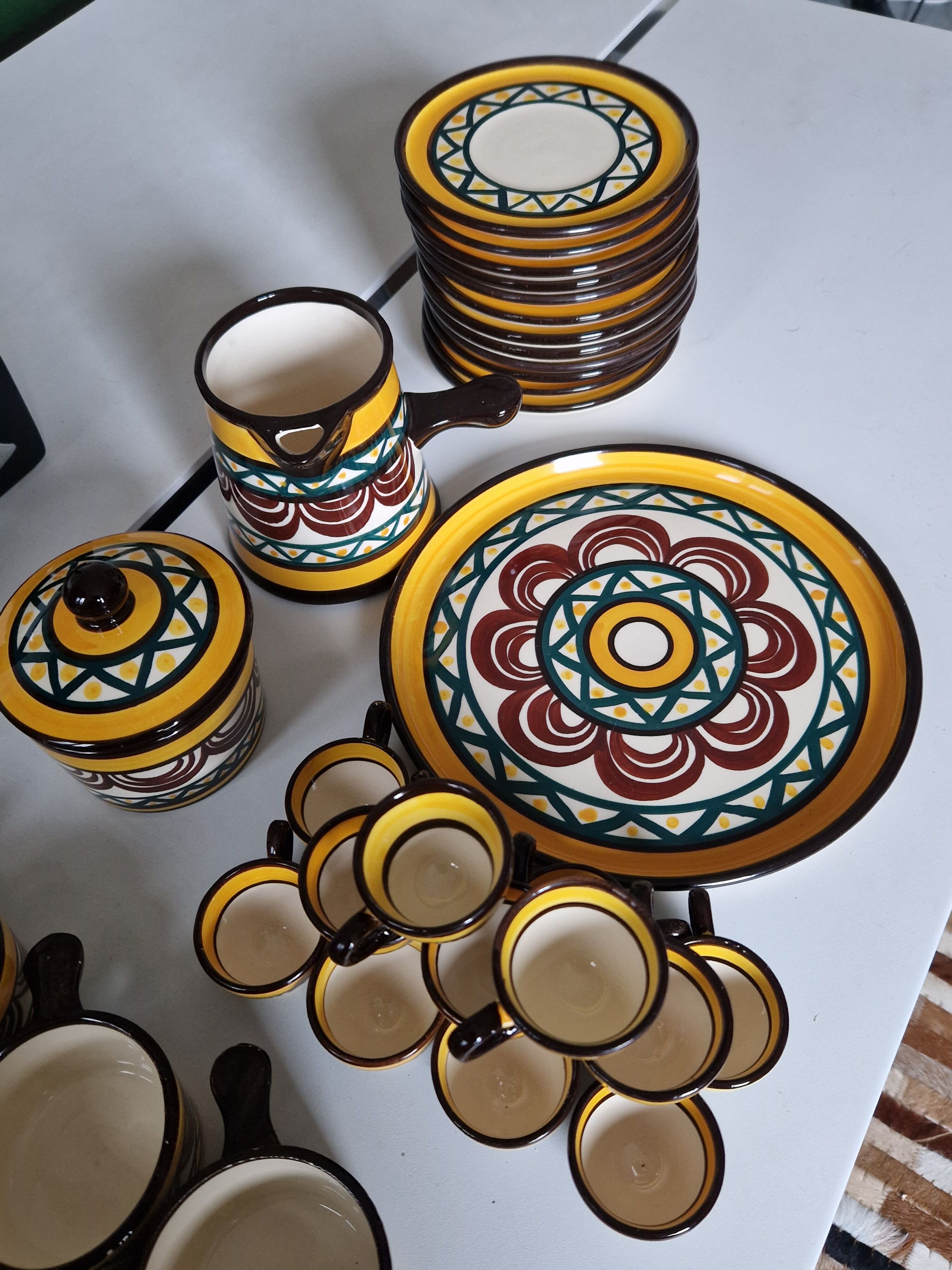 St Jean de Bretagne 38-piece coffee set