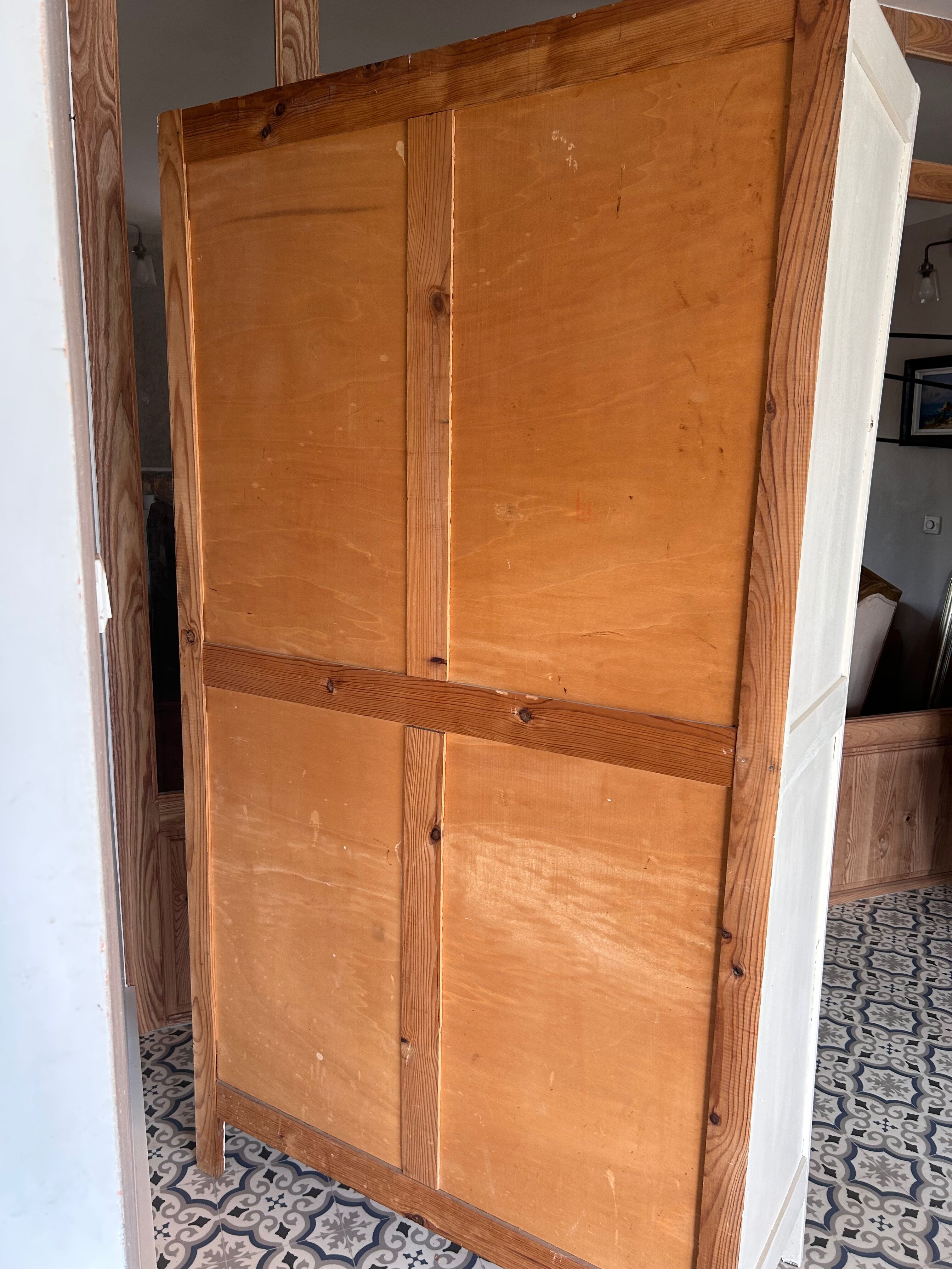 White cabinet