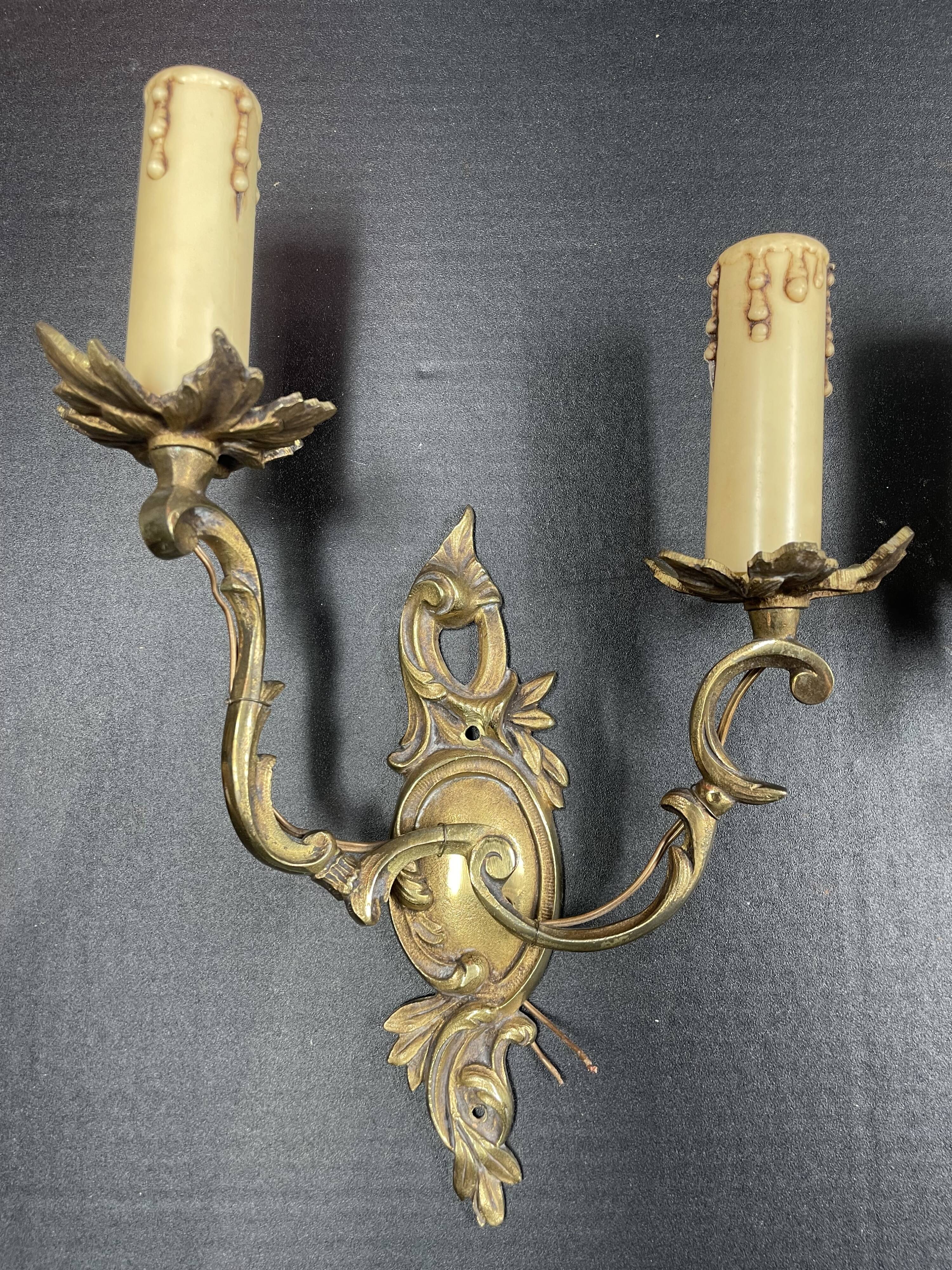 Paire d'applique en bronze de style Louis XV  hauteur 27 cm haut de douille