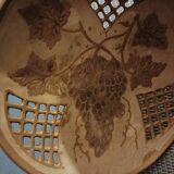 Empty pocket in openwork copper, chiseled and painted vine branches