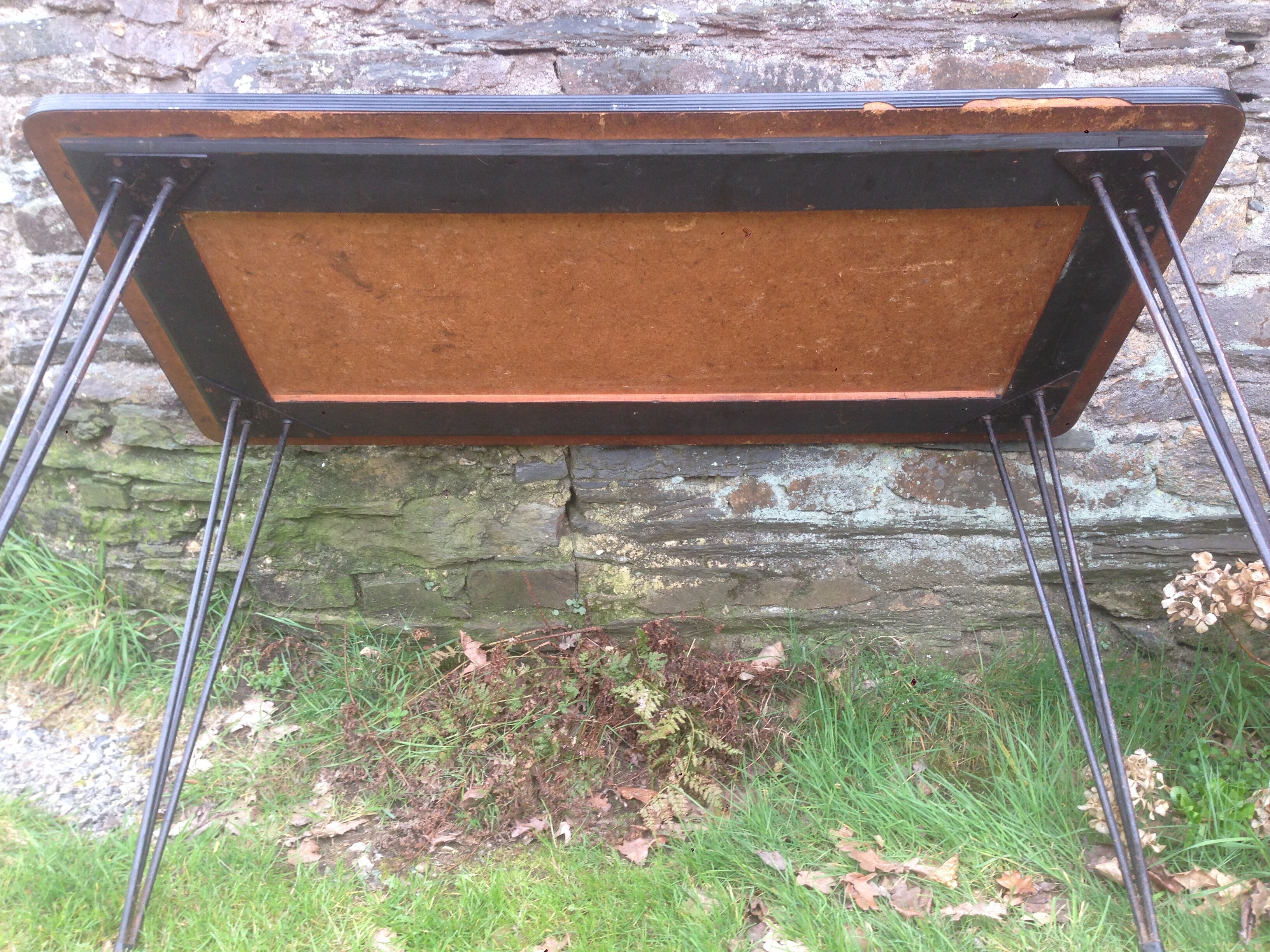 Vintage bistro table tray in red formica and black vermicelli pie eiffel metal.