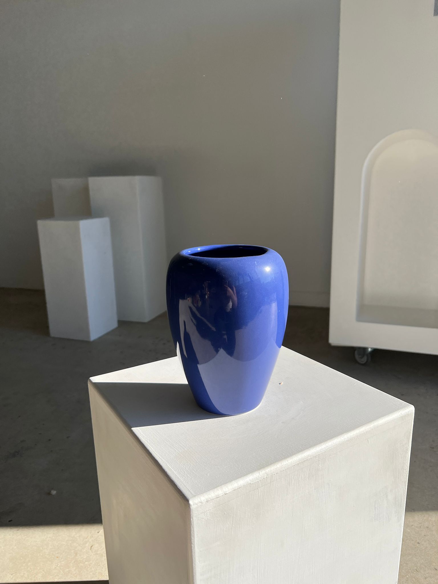 Modern vase oblong dark blue / dark purple H:19cm