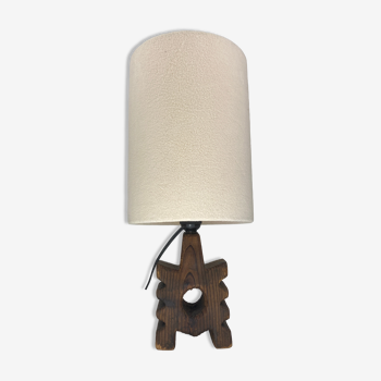 Lampe de table en bois brutaliste avec abat-jour boucle en peluche. Néerlandais, années 1970