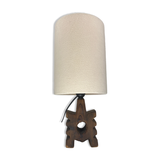 Lampe de table en bois brutaliste avec abat-jour boucle en peluche. Néerlandais, années 1970