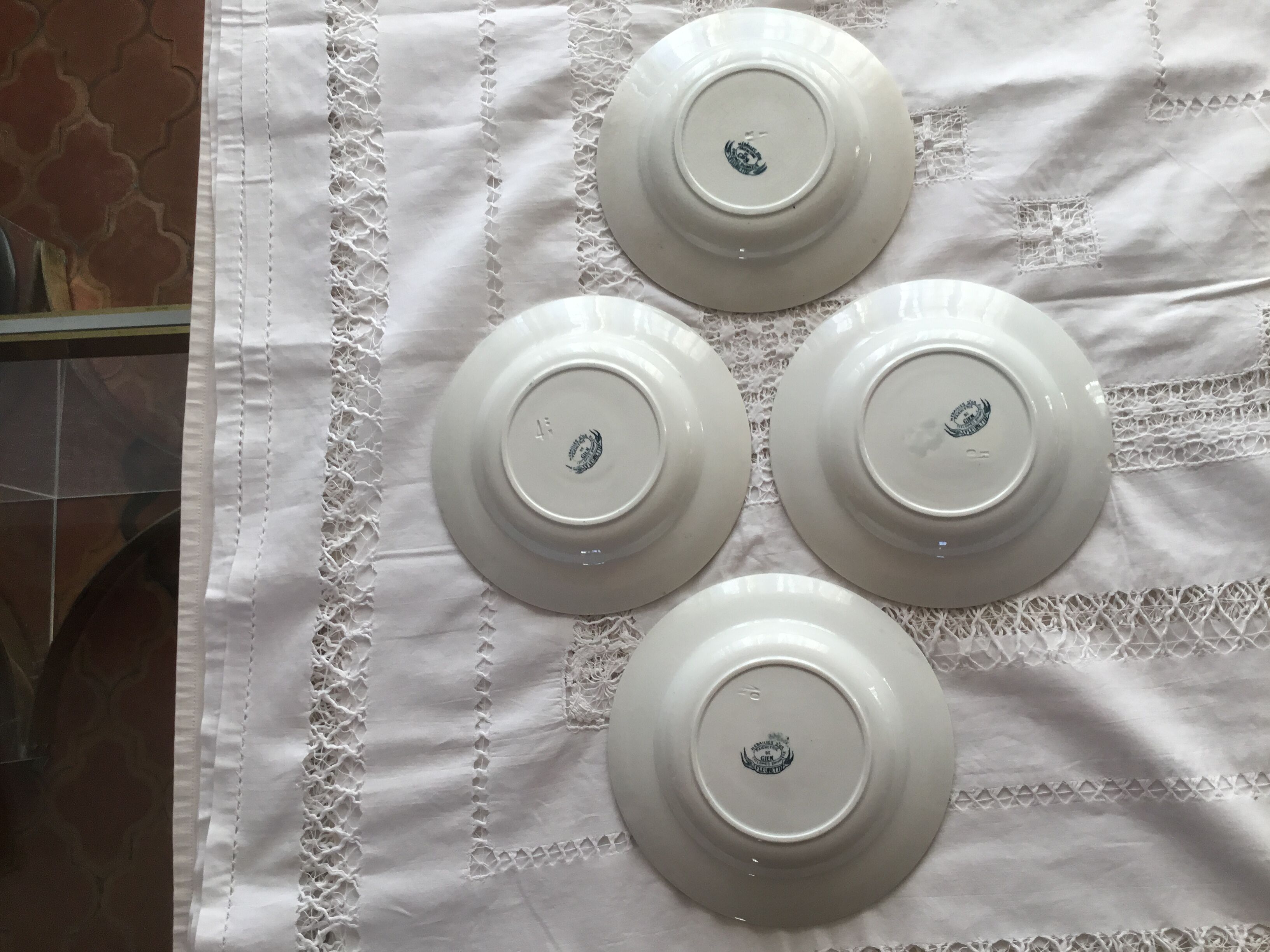 Set of 4 plates of the faience factory of gien