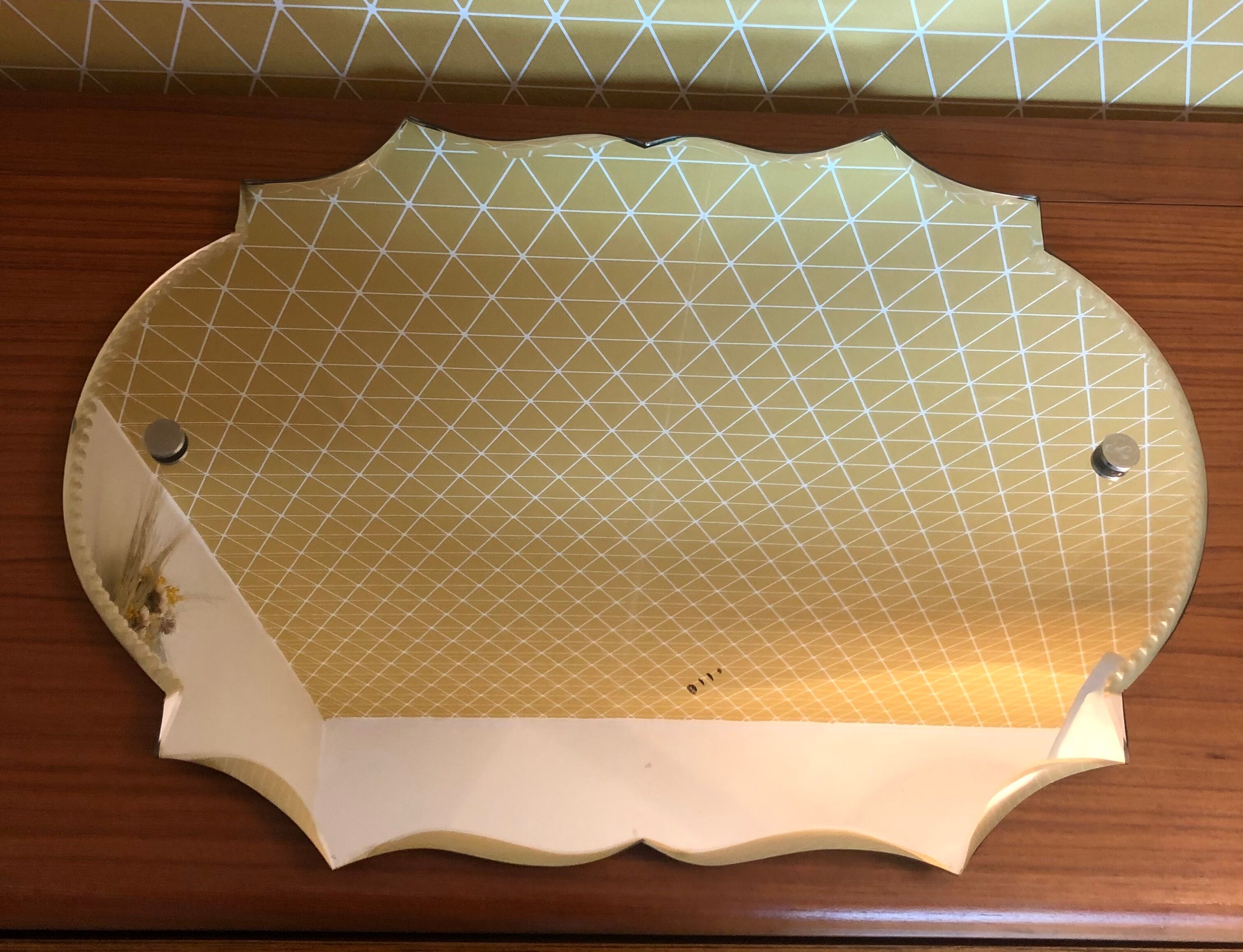 Bevelled and chiseled mirror 60x40cm