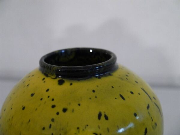 Vase boule en ceramique 1960