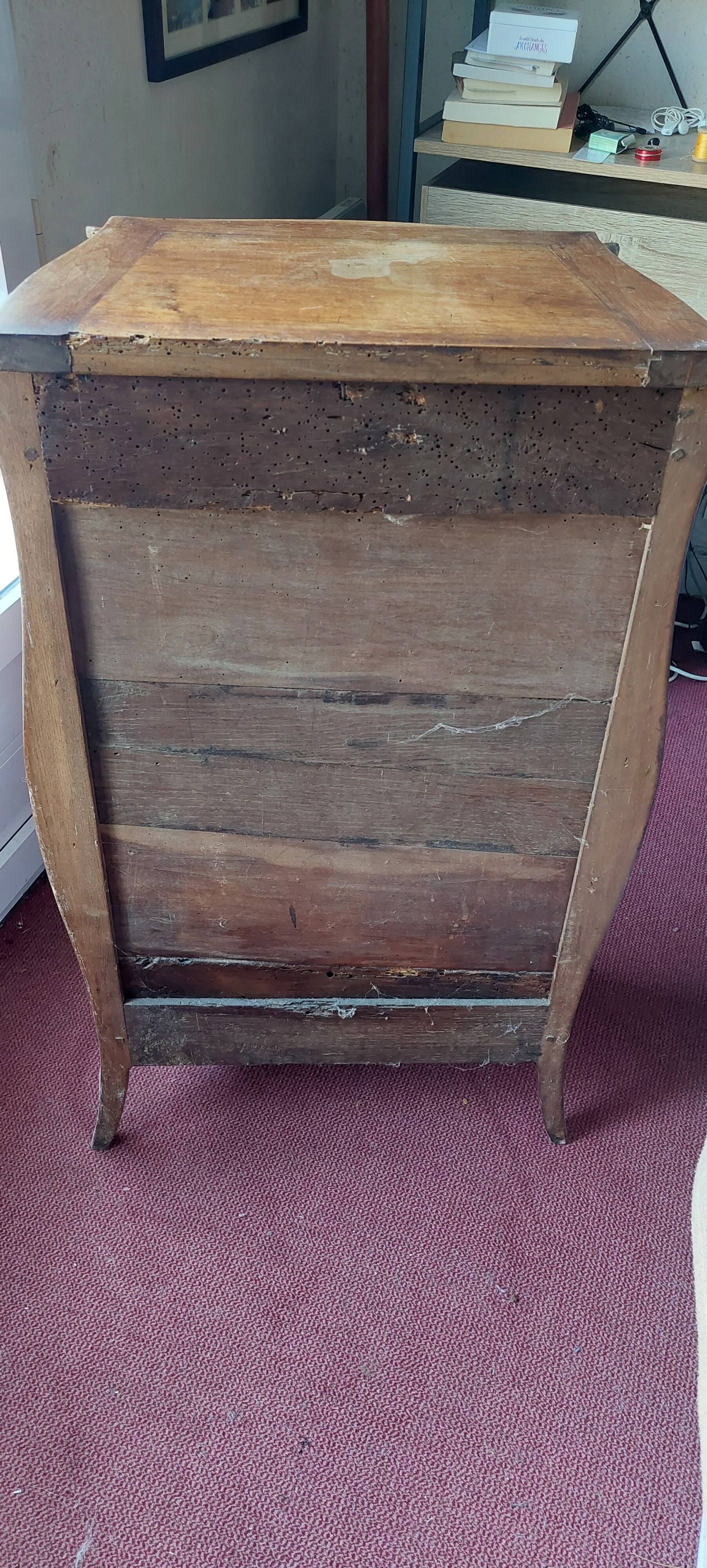 Small vestibule furniture from the Louis XVI period in cherry wood.